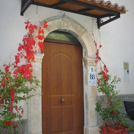 Medieval Village Of Pacentro Kültér fotó