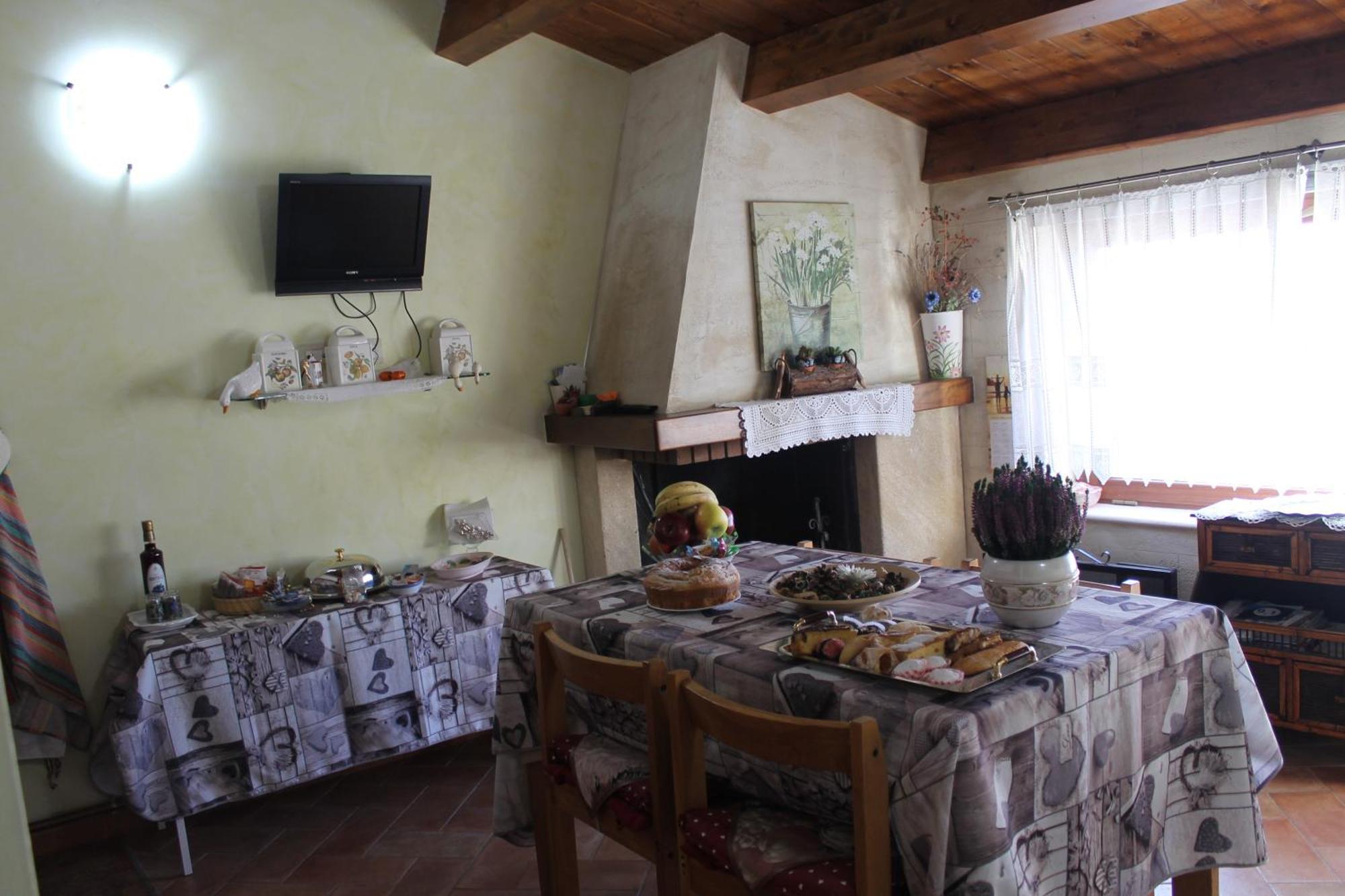 Medieval Village Of Pacentro Kültér fotó
