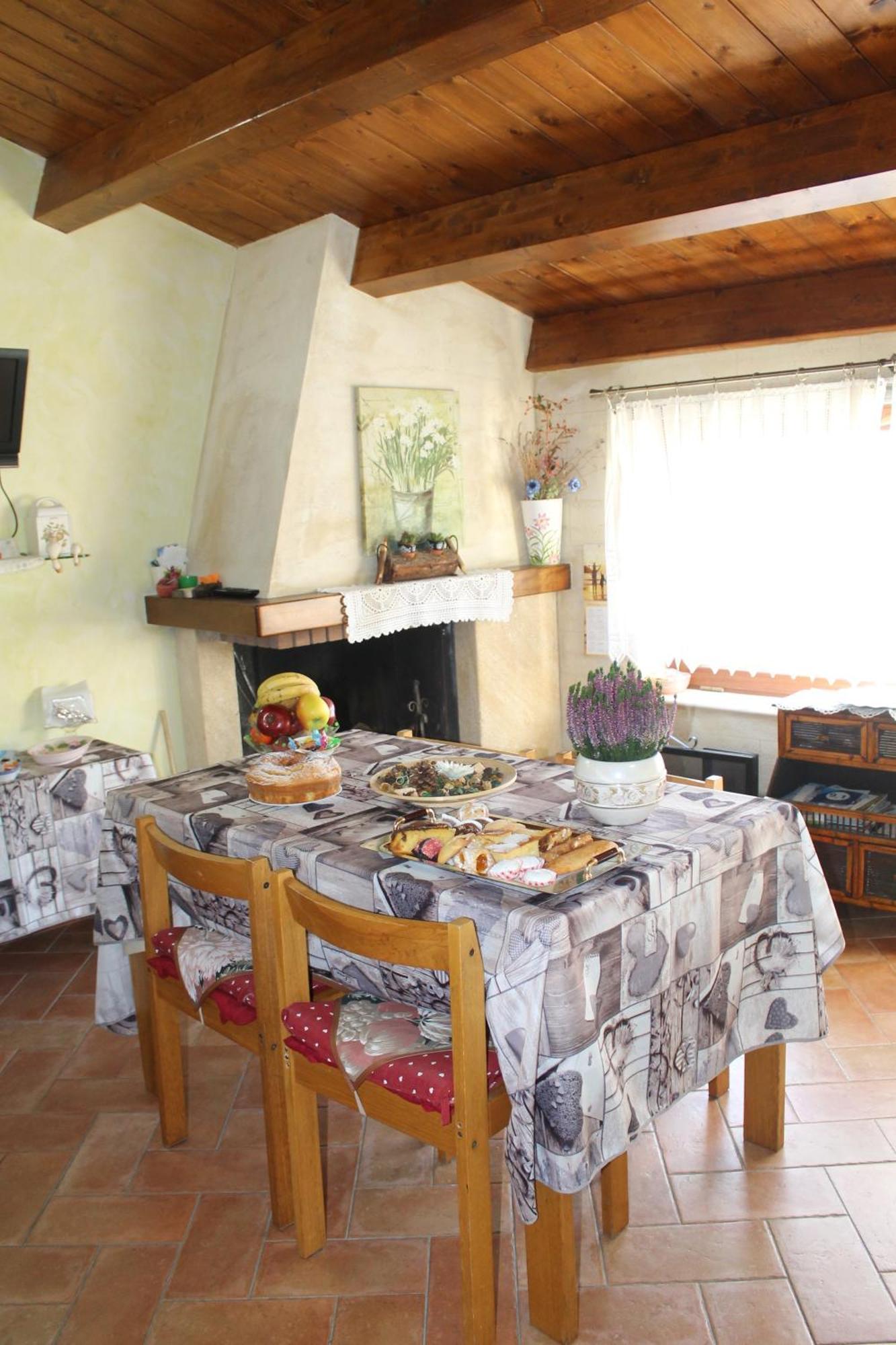 Medieval Village Of Pacentro Kültér fotó