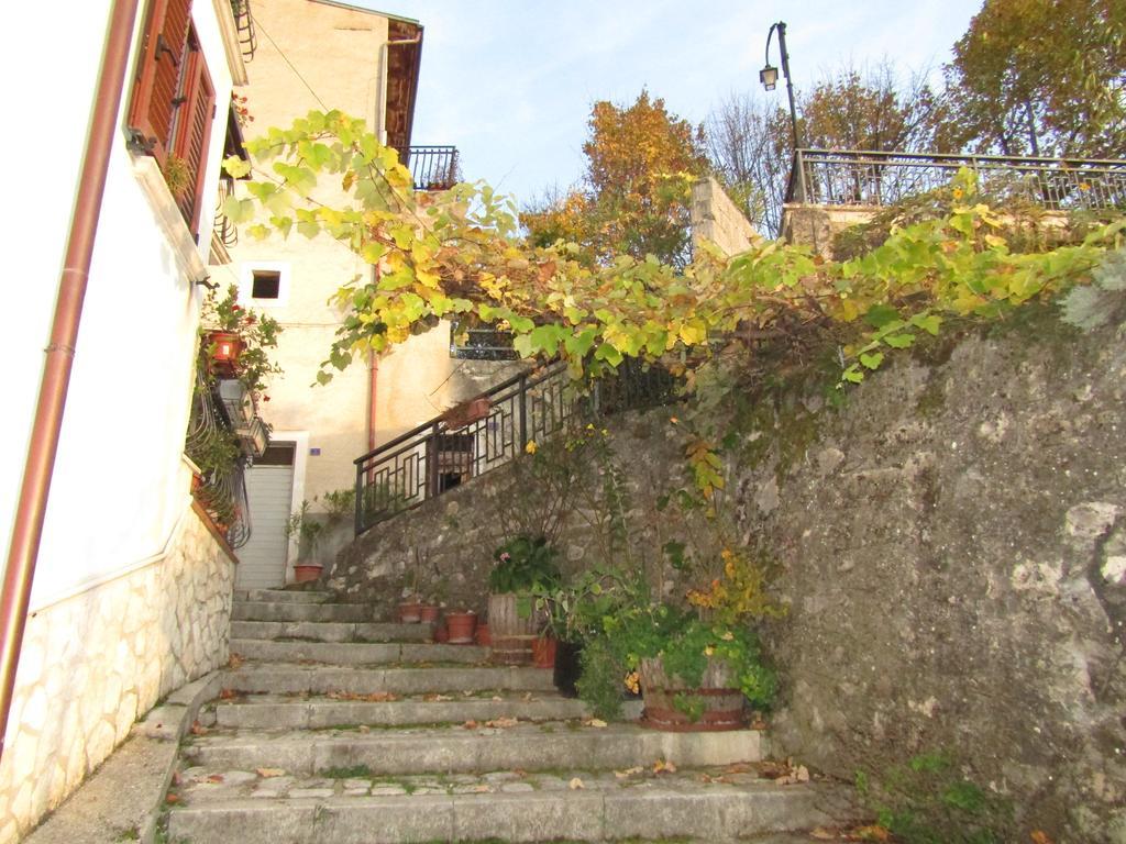 Medieval Village Of Pacentro Kültér fotó