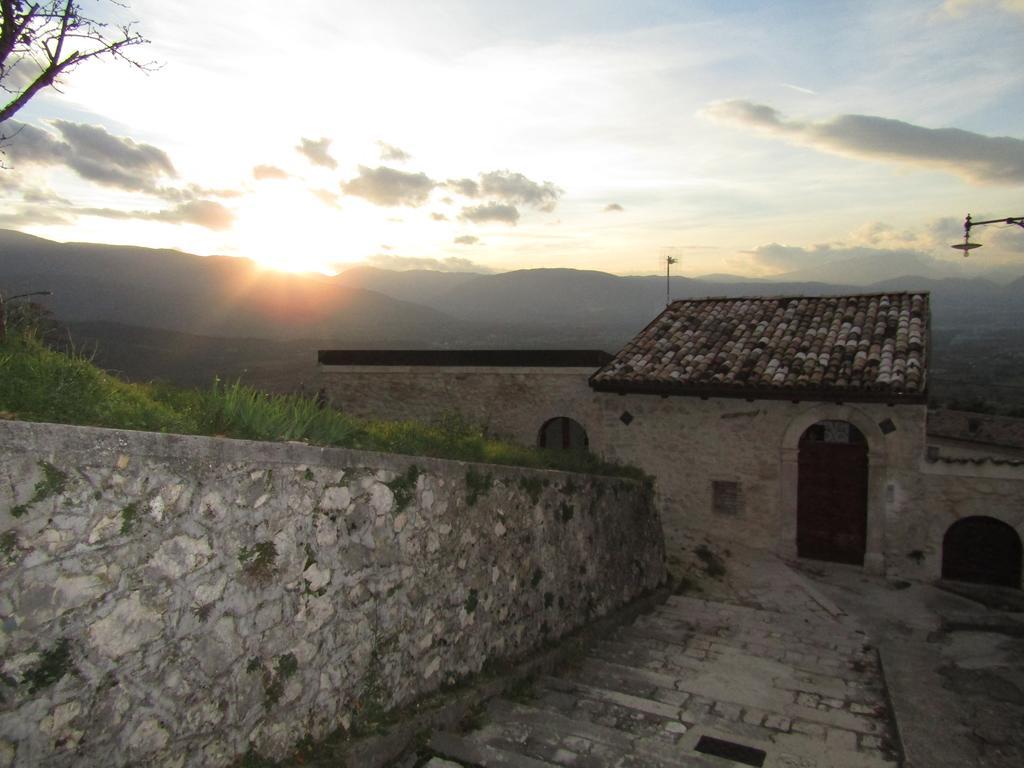 Medieval Village Of Pacentro Kültér fotó